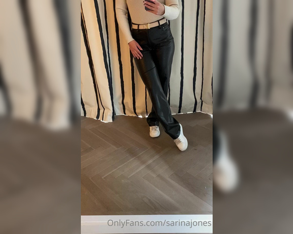 Sarina Jones aka sarinajones - 01-13-2023 OnlyFans Video - Kurzer Outfit Check, bevor ich das Hotelzimmer verlasse