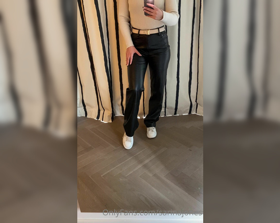 Sarina Jones aka sarinajones - 01-13-2023 OnlyFans Video - Kurzer Outfit Check, bevor ich das Hotelzimmer verlasse