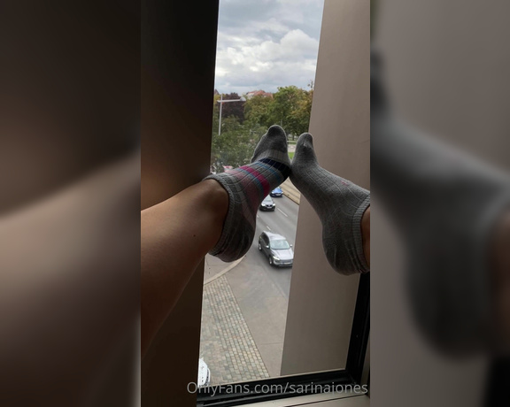 Sarina Jones aka sarinajones - 01-26-2023 OnlyFans Video - Lets clean the window with my socks