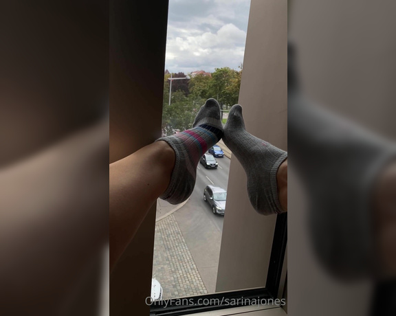 Sarina Jones aka sarinajones - 01-26-2023 OnlyFans Video - Lets clean the window with my socks