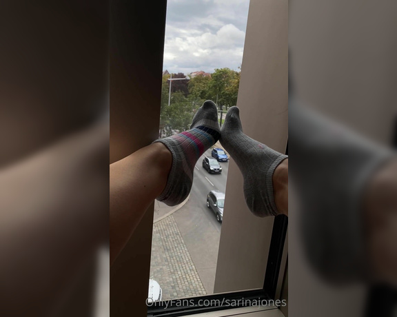 Sarina Jones aka sarinajones - 01-26-2023 OnlyFans Video - Lets clean the window with my socks