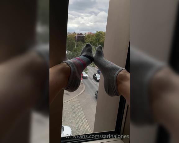 Sarina Jones aka sarinajones - 01-26-2023 OnlyFans Video - Lets clean the window with my socks