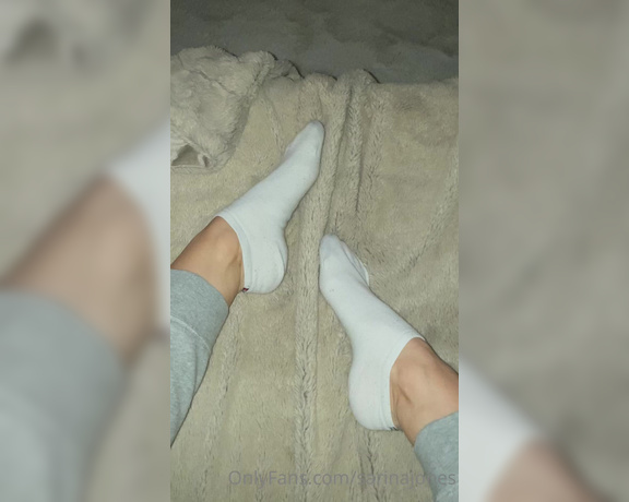 Sarina Jones aka sarinajones - 03-20-2023 OnlyFans Video - Is it possible to take off my socks only with my feet