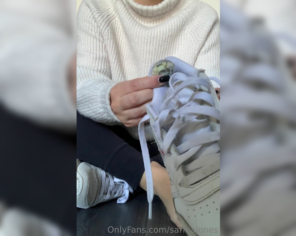 Sarina Jones aka sarinajones - 05-12-2023 OnlyFans Video - What du you prefer My naked feet or the inside of these dirty and damaged shoes