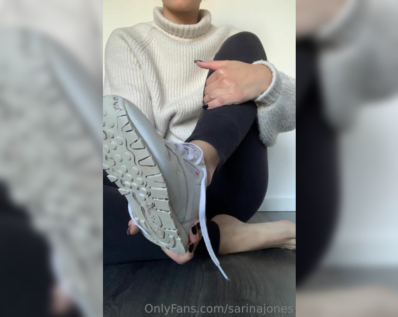 Sarina Jones aka sarinajones - 05-12-2023 OnlyFans Video - What du you prefer My naked feet or the inside of these dirty and damaged shoes