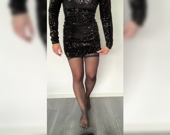 Sarina Jones aka sarinajones - 01-01-2023 OnlyFans Video - Enjoy my outfit for New Years Eve Im wearing my Overknees and some stockings underneath Watch