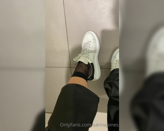 Sarina Jones aka sarinajones - 06-20-2023 OnlyFans Video - I hope I dont get caught in the fitting room taking off my shoes to show