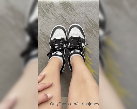 Sarina Jones aka sarinajones - 04-24-2023 OnlyFans Video - Walk walk walk