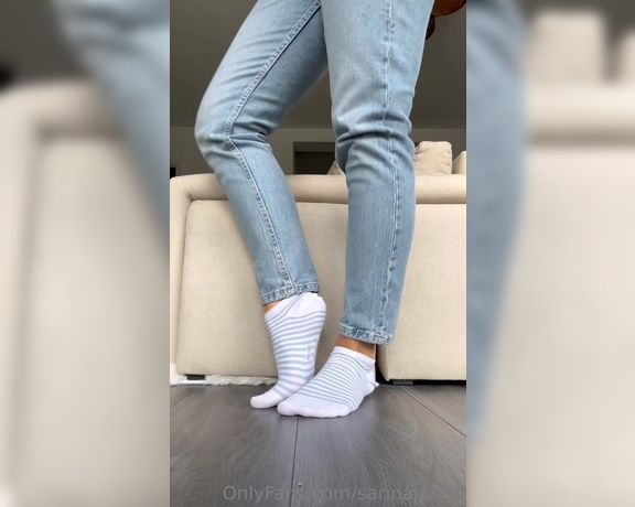 Sarina Jones aka sarinajones - 03-26-2024 OnlyFans Video - Im wearing some blue jeans and some blue striped socks Ill take off my Nike Dunk