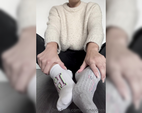 Sarina Jones aka sarinajones - 08-08-2023 OnlyFans Video - I hope you like some colorful and mismatched socks