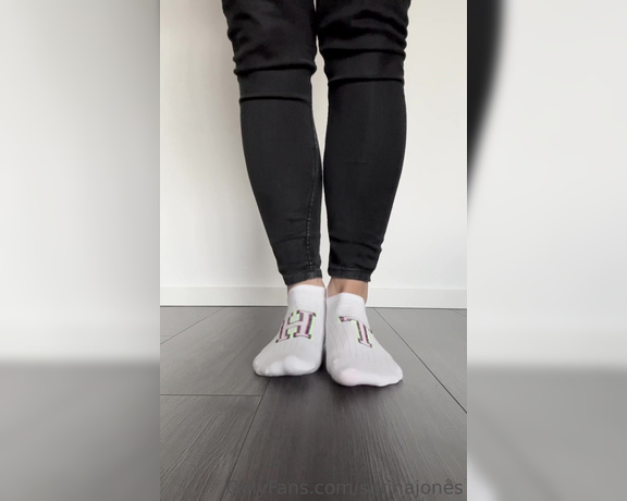 Sarina Jones aka sarinajones - 08-08-2023 OnlyFans Video - I hope you like some colorful and mismatched socks