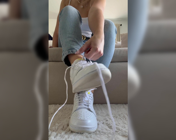 Sarina Jones aka sarinajones - 09-04-2023 OnlyFans Video - Im taking off my new nike dunk low