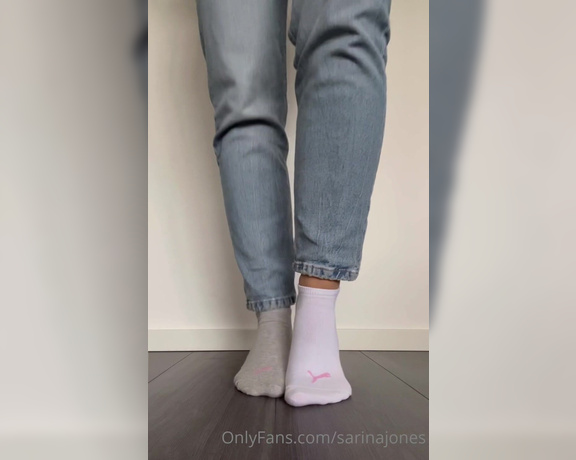 Sarina Jones aka sarinajones - 09-28-2023 OnlyFans Video - Some grey puma socks with pink logo are waiting for you Enjoy some arches Do you