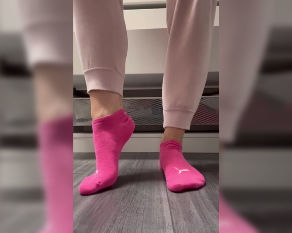 Sarina Jones aka sarinajones - 10-30-2023 OnlyFans Video - Lets look for some colorful socks in my drawer