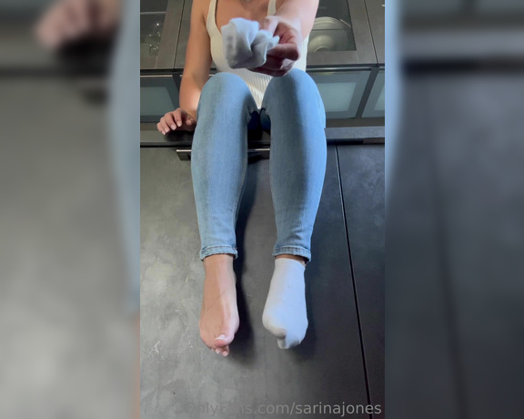 Sarina Jones aka sarinajones - 11-12-2023 OnlyFans Video - POV Im sitting on top of my kitchen counter and wearing todays socks