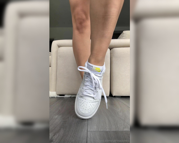 Sarina Jones aka sarinajones - 09-24-2024 OnlyFans Video - I present these white Nike dunk low to you