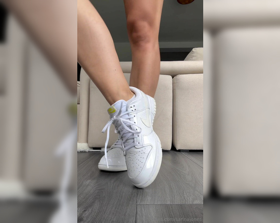 Sarina Jones aka sarinajones - 09-24-2024 OnlyFans Video - I present these white Nike dunk low to you