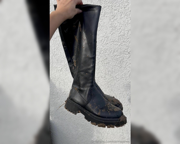 Sarina Jones aka sarinajones - 01-22-2024 OnlyFans Video - These muddy and dirty boots are a custom request