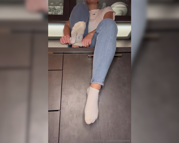 Sarina Jones aka sarinajones - 01-30-2024 OnlyFans Video - POV Im sitting on my kitchen counter and wait for you to enter the room