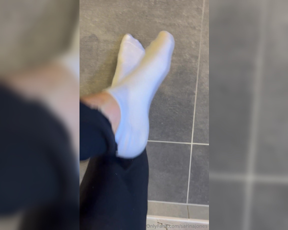 Sarina Jones aka sarinajones - 08-16-2024 OnlyFans Video - These socks are 3 days worn