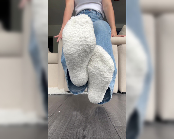 Sarina Jones aka sarinajones - 12-02-2024 OnlyFans Video - Fuzzy socks will keep my feet warm amp sweaty