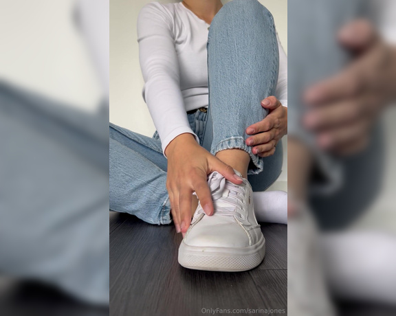 Sarina Jones aka sarinajones - 11-12-2024 OnlyFans Video - Watch me taking off my puma sneaker