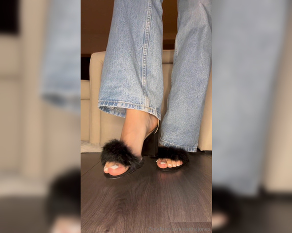 Sarina Jones aka sarinajones - 11-08-2024 OnlyFans Video - Do my toes make your friday a little bit better