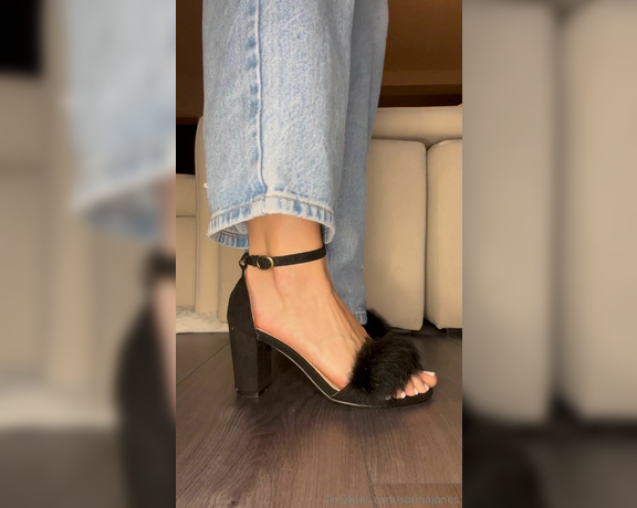 Sarina Jones aka sarinajones - 11-08-2024 OnlyFans Video - Do my toes make your friday a little bit better