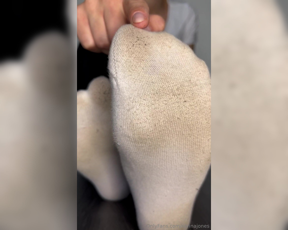 Sarina Jones aka sarinajones - 11-14-2024 OnlyFans Video - What do you prefer or dirty socks