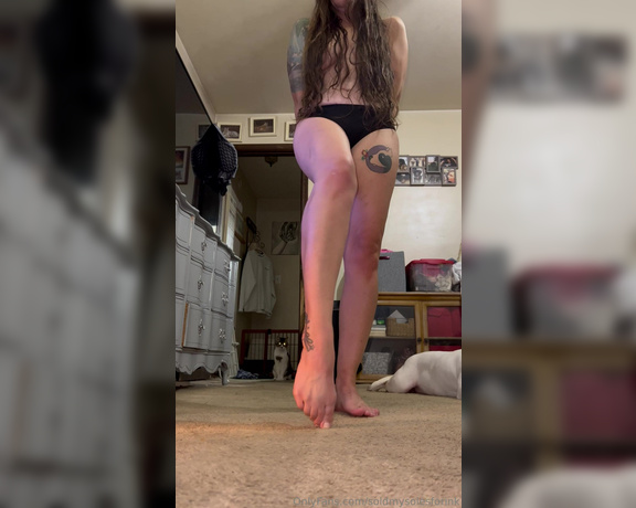 SoldmySolesforInk aka soldmysolesforink - 08-29-2023 OnlyFans Video - A little late night after shower fun