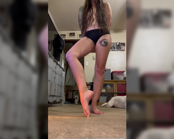 SoldmySolesforInk aka soldmysolesforink - 08-29-2023 OnlyFans Video - A little late night after shower fun