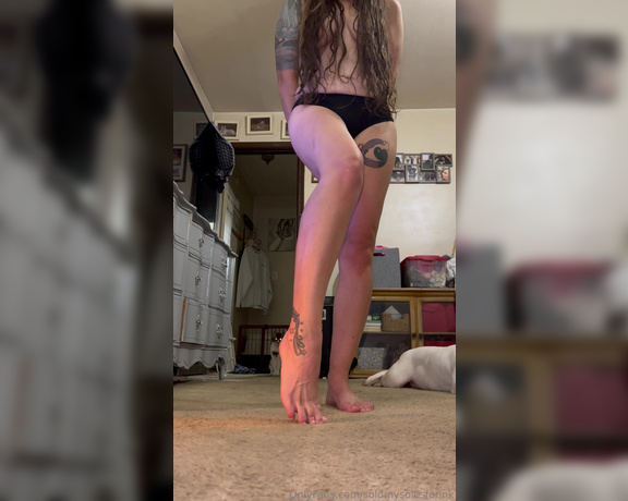 SoldmySolesforInk aka soldmysolesforink - 08-29-2023 OnlyFans Video - A little late night after shower fun