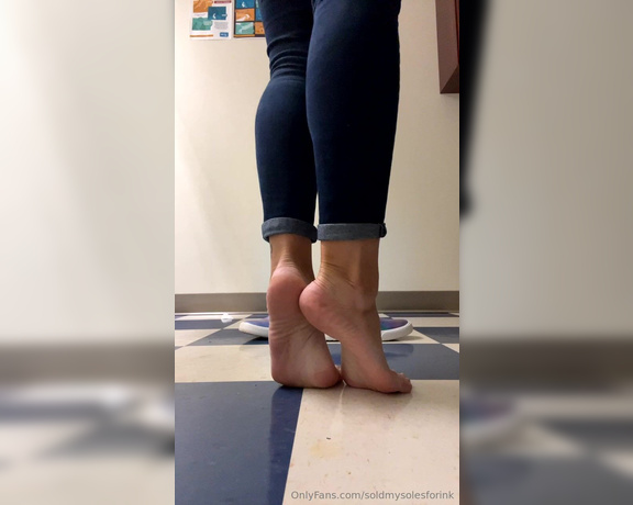 SoldmySolesforInk aka soldmysolesforink - 09-18-2023 OnlyFans Video - A little office play to get us through the day