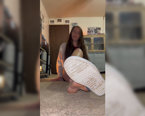 SoldmySolesforInk aka soldmysolesforink - 09-20-2023 OnlyFans Video - Enjoyed a sockless day and ended making some super fun customs and even more fun calls