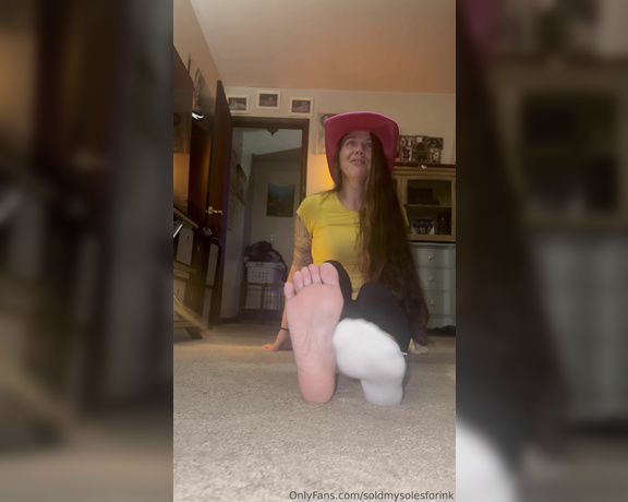 SoldmySolesforInk aka soldmysolesforink - 10-07-2023 OnlyFans Video - Late night peel after rained on at the football game