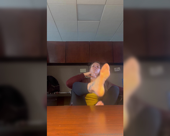 SoldmySolesforInk aka soldmysolesforink - 10-06-2023 OnlyFans Video - Mid day office tease