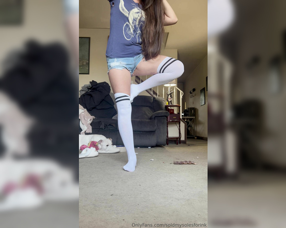 SoldmySolesforInk aka soldmysolesforink - 10-13-2023 OnlyFans Video - Day 6 is going strong but got a couple new socks to try on so we