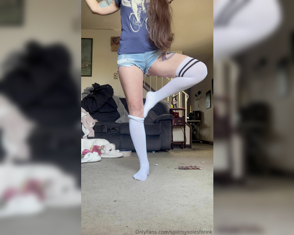 SoldmySolesforInk aka soldmysolesforink - 10-13-2023 OnlyFans Video - Day 6 is going strong but got a couple new socks to try on so we