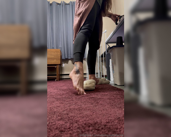 SoldmySolesforInk aka soldmysolesforink - 12-04-2023 OnlyFans Video - Late start to my Monday but that doesnt mean I cant come with the motivation for