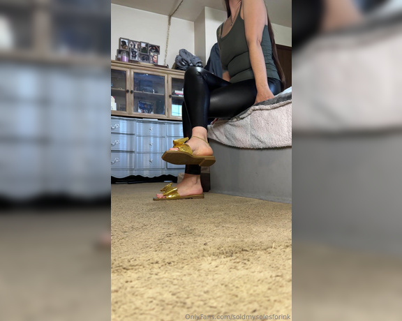 SoldmySolesforInk aka soldmysolesforink - 04-11-2024 OnlyFans Video - The way my sandals smack against my soft smelly soles makes me wet af