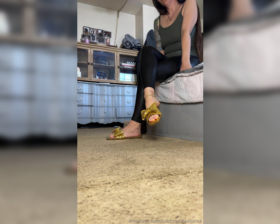 SoldmySolesforInk aka soldmysolesforink - 04-11-2024 OnlyFans Video - The way my sandals smack against my soft smelly soles makes me wet af