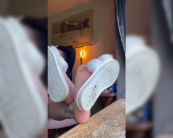 SoldmySolesforInk aka soldmysolesforink - 04-10-2024 OnlyFans Video - These stanky soles have been hard at work all morning just to spend my evening at