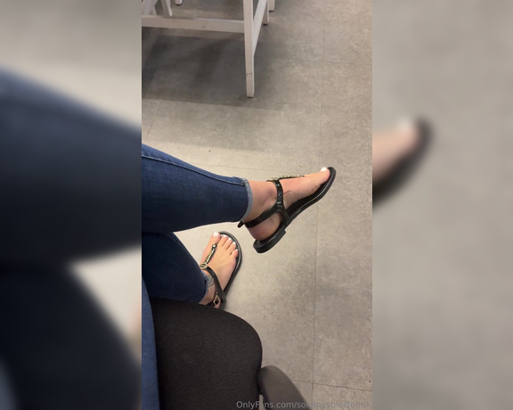 SoldmySolesforInk aka soldmysolesforink - 05-14-2024 OnlyFans Video - Lunch break with Miss ink Always shocked how sweaty my soles get even in sandals