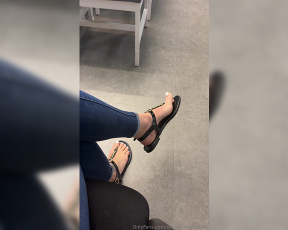 SoldmySolesforInk aka soldmysolesforink - 05-14-2024 OnlyFans Video - Lunch break with Miss ink Always shocked how sweaty my soles get even in sandals