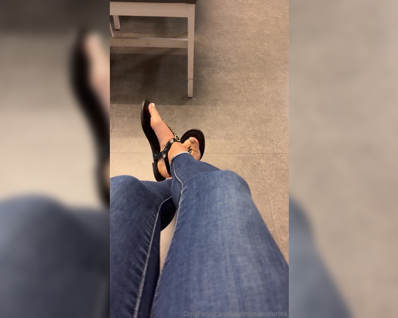 SoldmySolesforInk aka soldmysolesforink - 05-14-2024 OnlyFans Video - Lunch break with Miss ink Always shocked how sweaty my soles get even in sandals