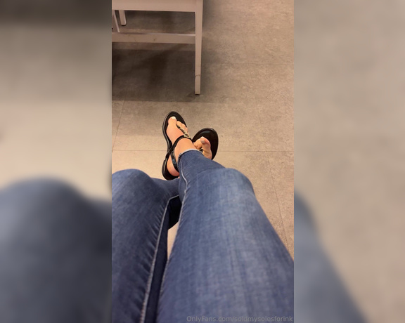 SoldmySolesforInk aka soldmysolesforink - 05-14-2024 OnlyFans Video - Lunch break with Miss ink Always shocked how sweaty my soles get even in sandals