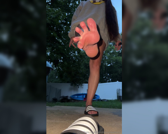 SoldmySolesforInk aka soldmysolesforink - 08-18-2024 OnlyFans Video - Golden goddess just waiting for a good mouth to shove these toes into