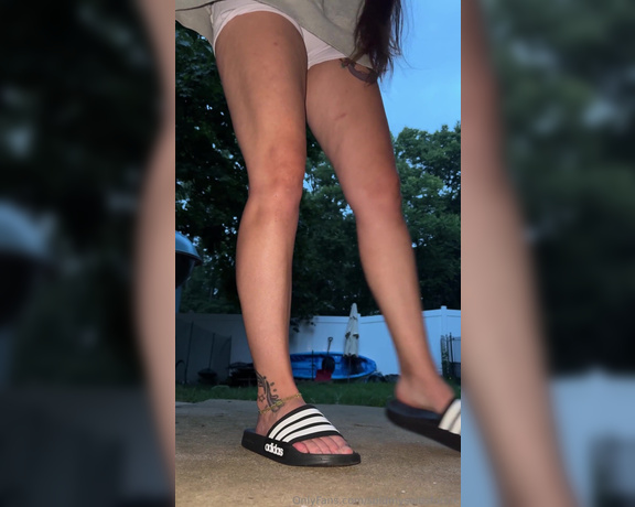 SoldmySolesforInk aka soldmysolesforink - 08-18-2024 OnlyFans Video - Golden goddess just waiting for a good mouth to shove these toes into