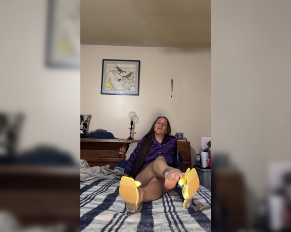 SoldmySolesforInk aka soldmysolesforink - 08-08-2024 OnlyFans Video - A good servant presents himself when his work is done so his mistress can have her