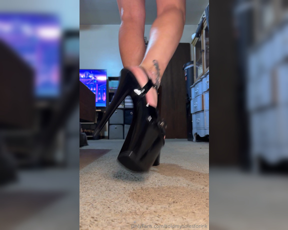 SoldmySolesforInk aka soldmysolesforink - 10-16-2024 OnlyFans Video - Practiced strutting in my new 8in heels  if only I had a good pet to